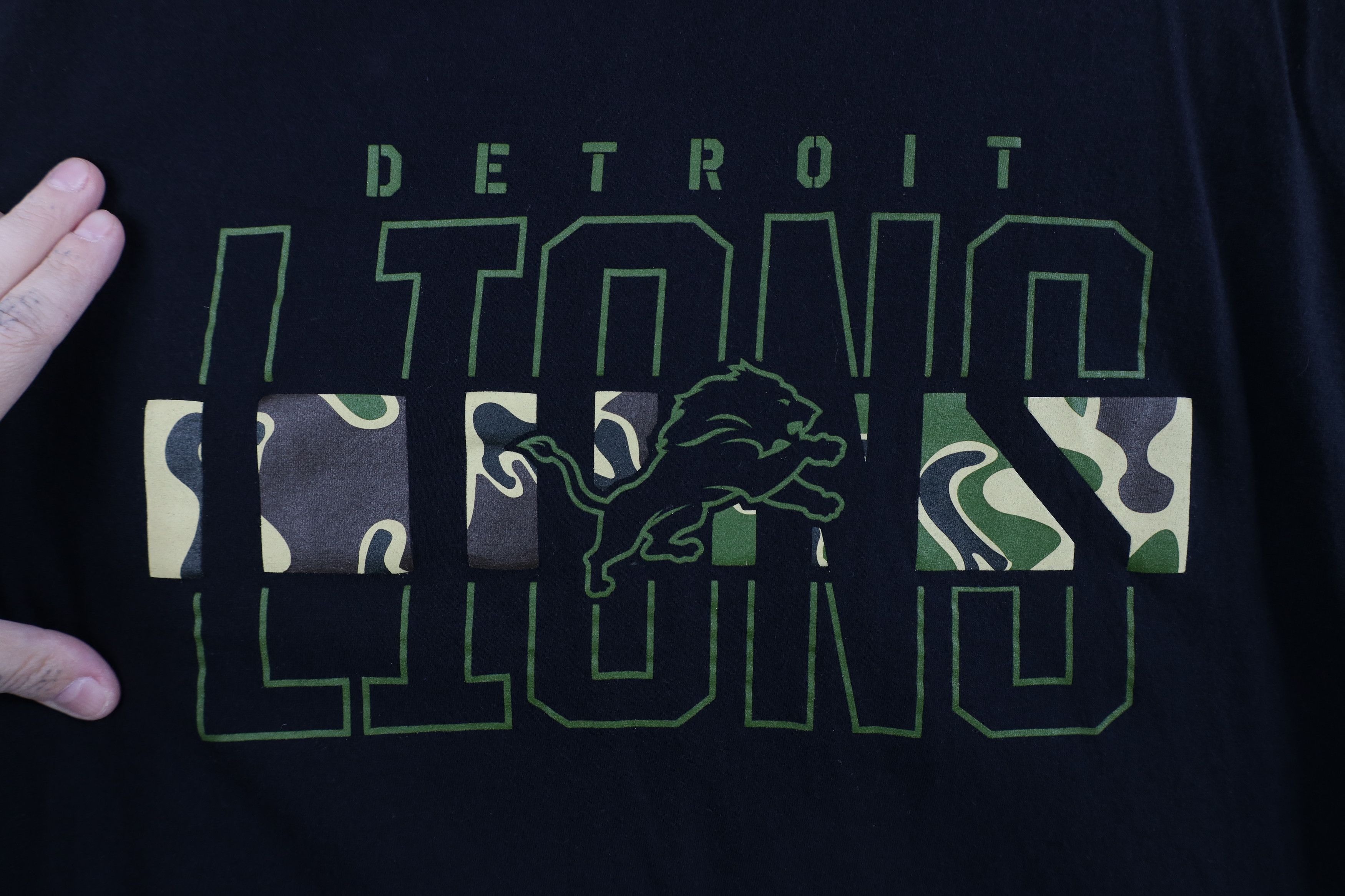 Vintage NFL Salute To Service Detroit Lions Football T-Shirt Black Size US L / EU 52-54 / 3 - 4 Thumbnail
