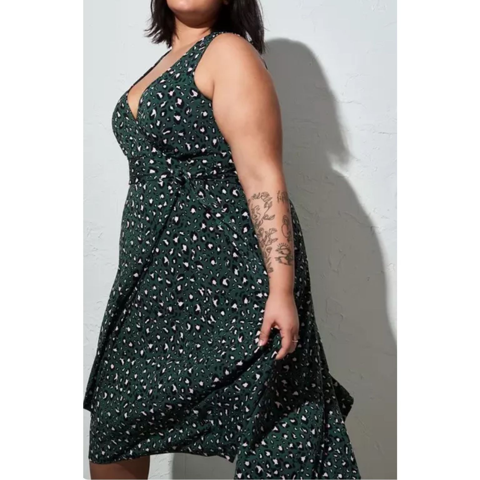 Other TORRID NWT GREEN LEOPARD STUDIO KNIT TIE FRONT HI-LOW DRESS Size 4XL / US 24-26 - 1 Thumbnail