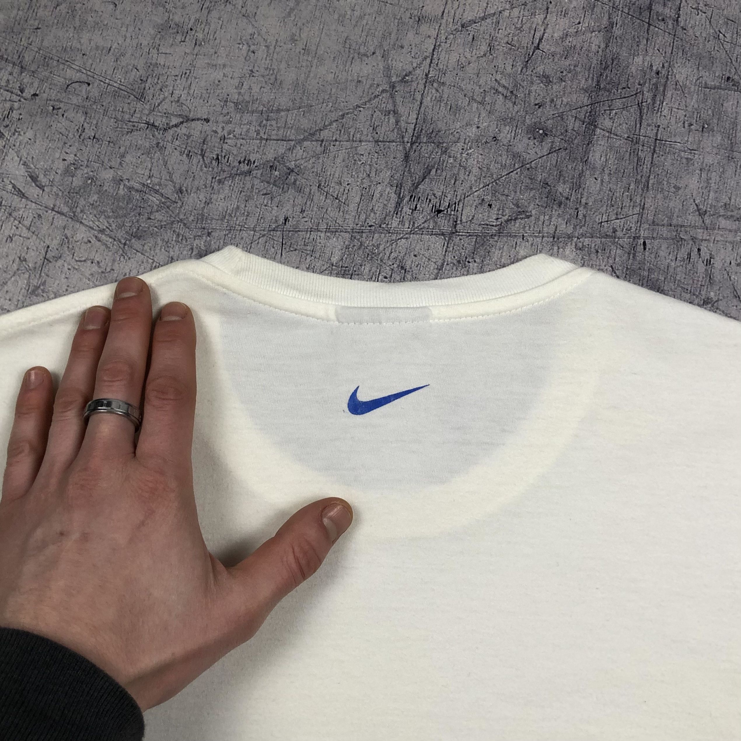 Nike Y2K Nike Arch Graphic Script Logo Swoosh Vintage Tee drill Size US L / EU 52-54 / 3 - 4 Thumbnail