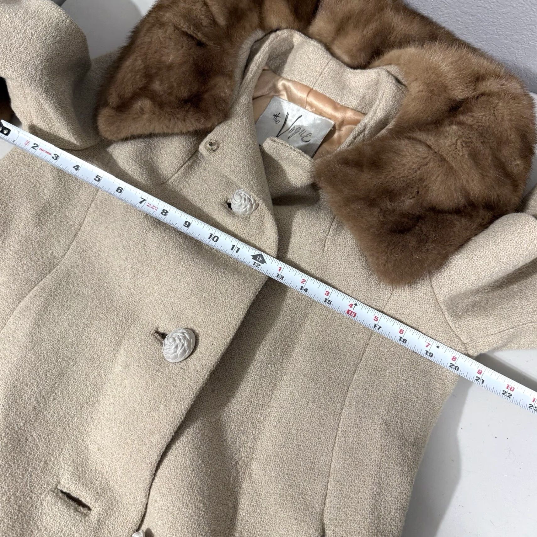 Vogue VINTAGE The Vogue Flint Beige Wool Blend Mink Fur Accent Button Up Coat M Womens Long Overcoat Size M / US 6-8 / IT 42-44 - 2 Thumbnail