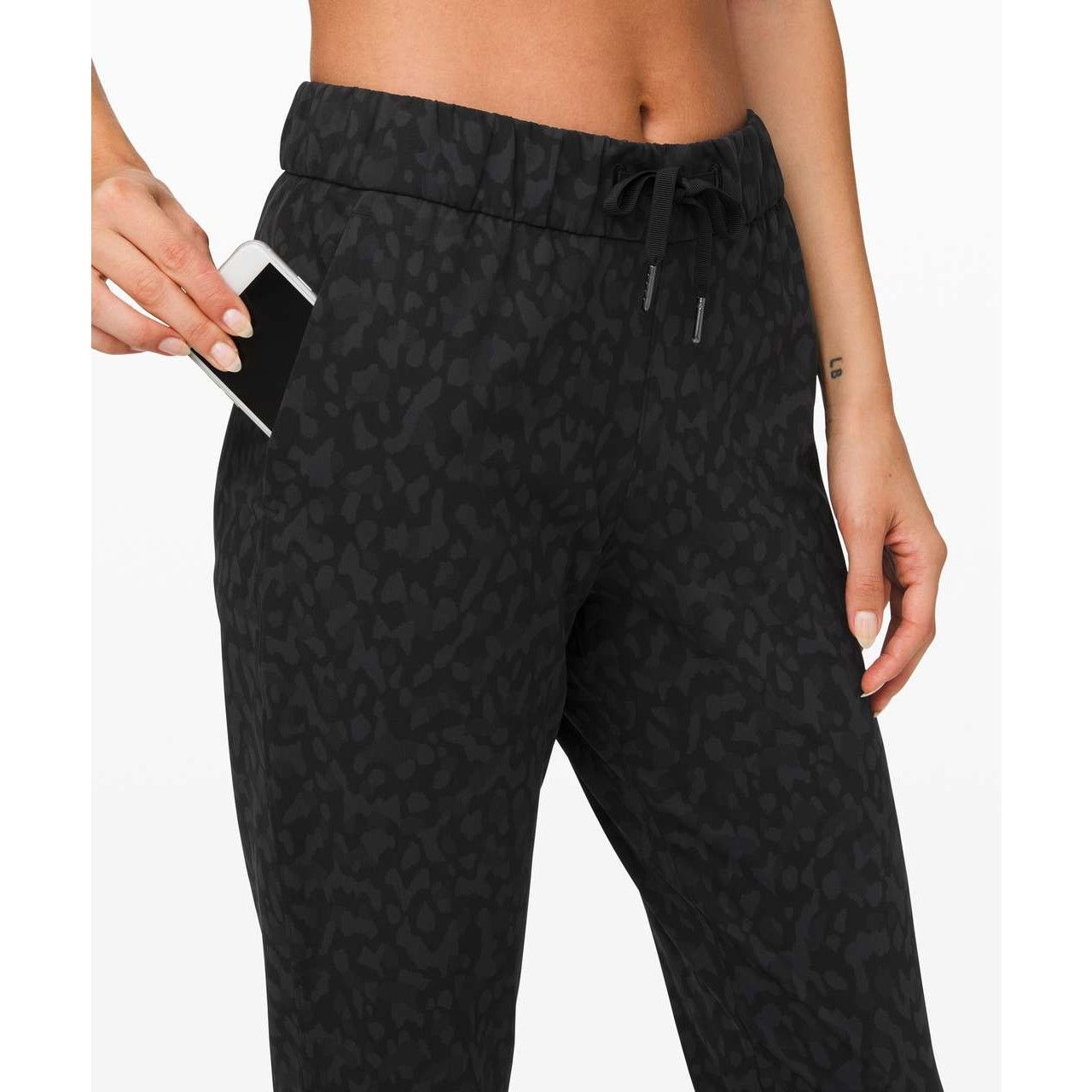 Lululemon Lululemon On the Fly 7/8 Pant Formation Camo Deep Coal Gray Size 32" / US 10 / IT 46 - 3 Thumbnail