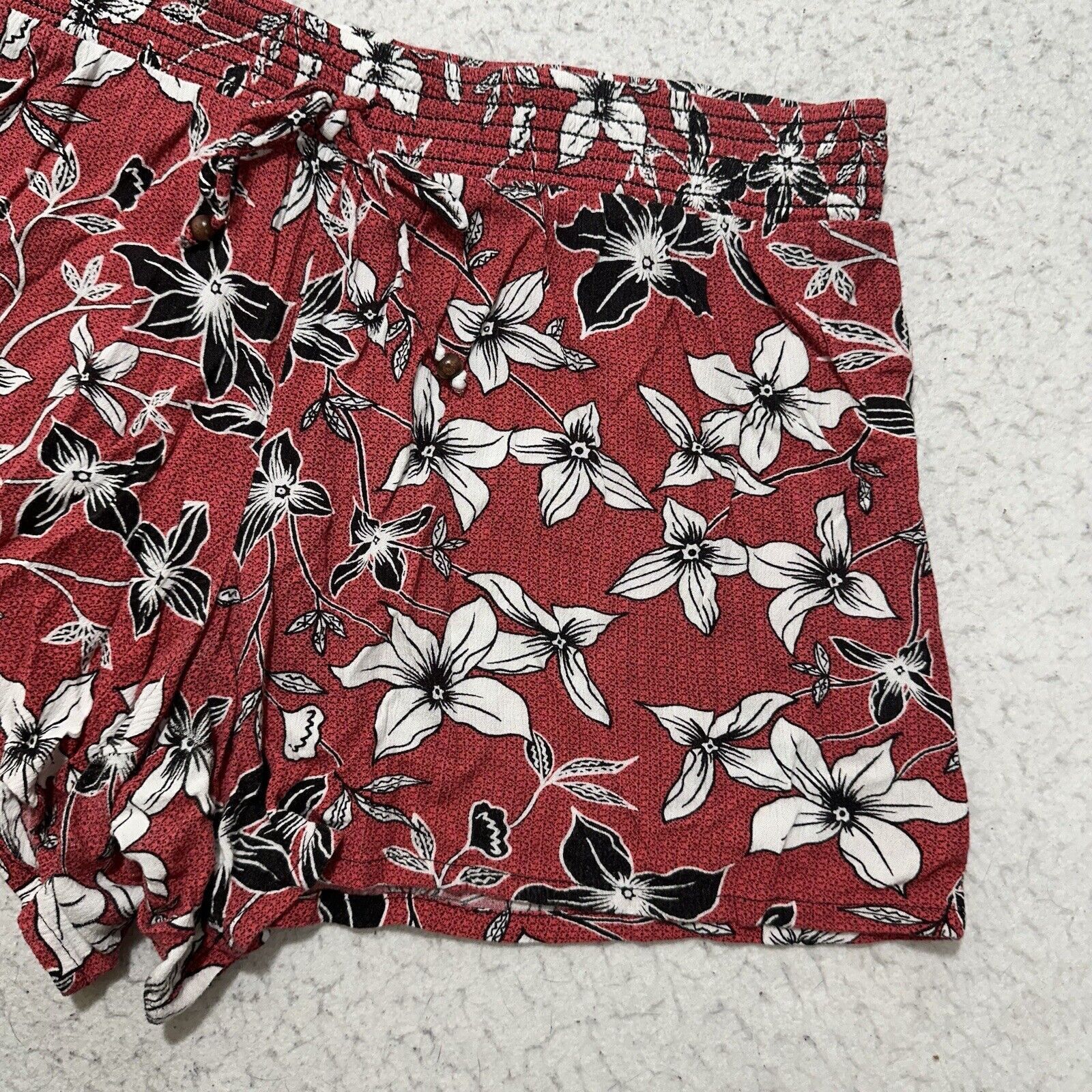 Apt. 9 Apt. 9 Large Floral Pink Black Elastic Waist Shorts Size 34" / US 12 / IT 48 - 5 Thumbnail