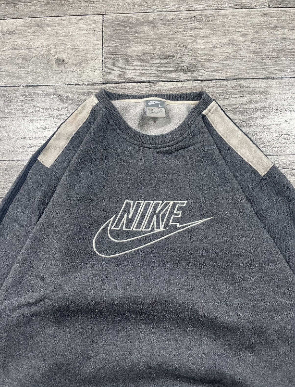 Nike Rare Vintage Nike Sweatshirt 2000s Big Logo Streetwear Size US L / EU 52-54 / 3 - 3 Thumbnail