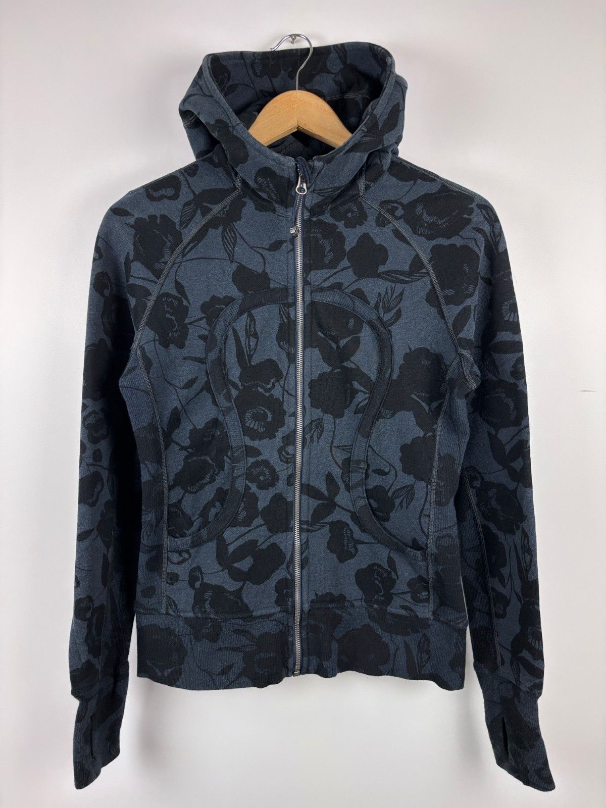 Lululemon Lululemon Scuba Floral Hoodie Cotton Blue Womens Size ~S Size S / US 4 / IT 40 - 1 Thumbnail