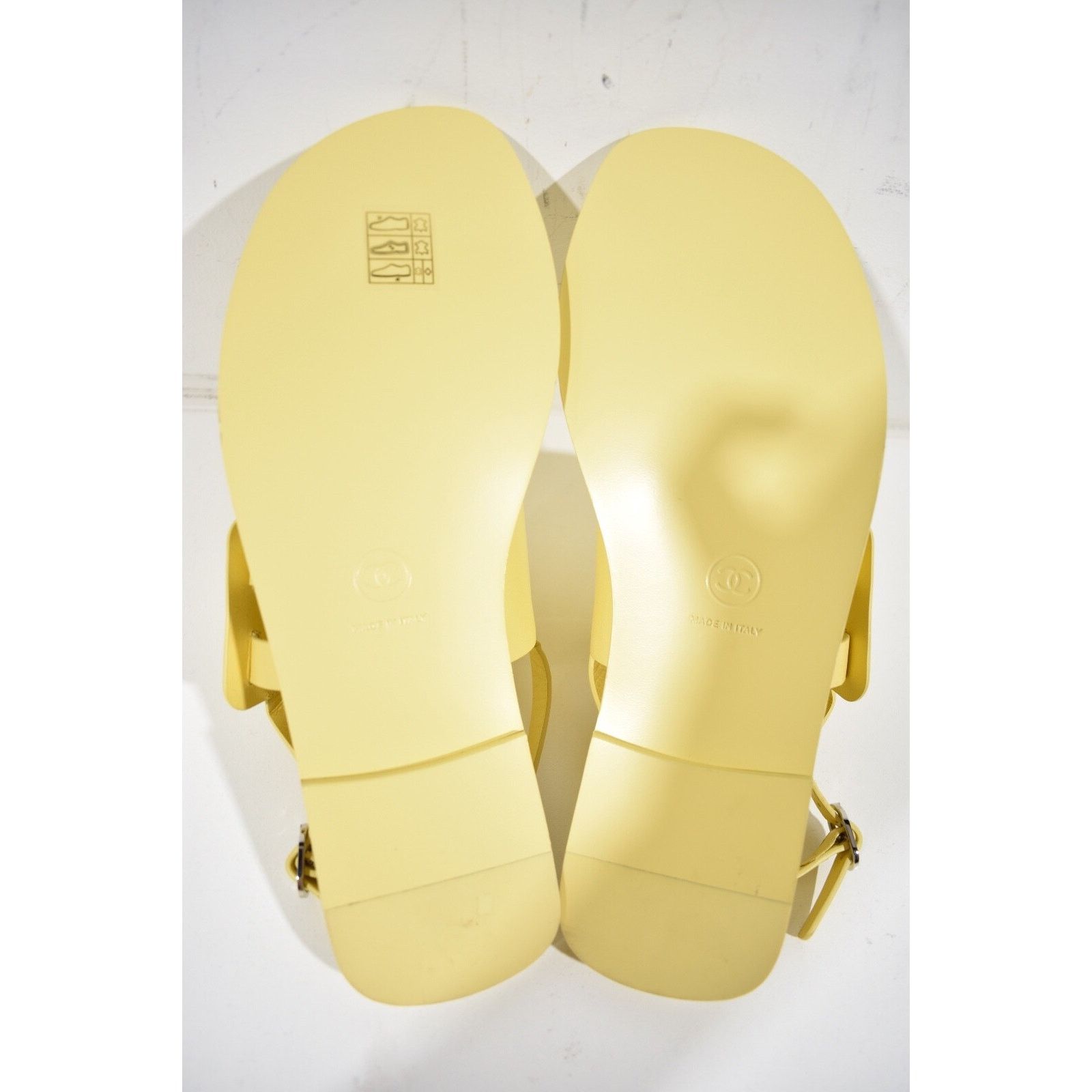 Chanel Chanel 21P Be CC Thong Yellow Leather White Logo Toe Size US 8.5 / IT 38.5 - 11 Thumbnail