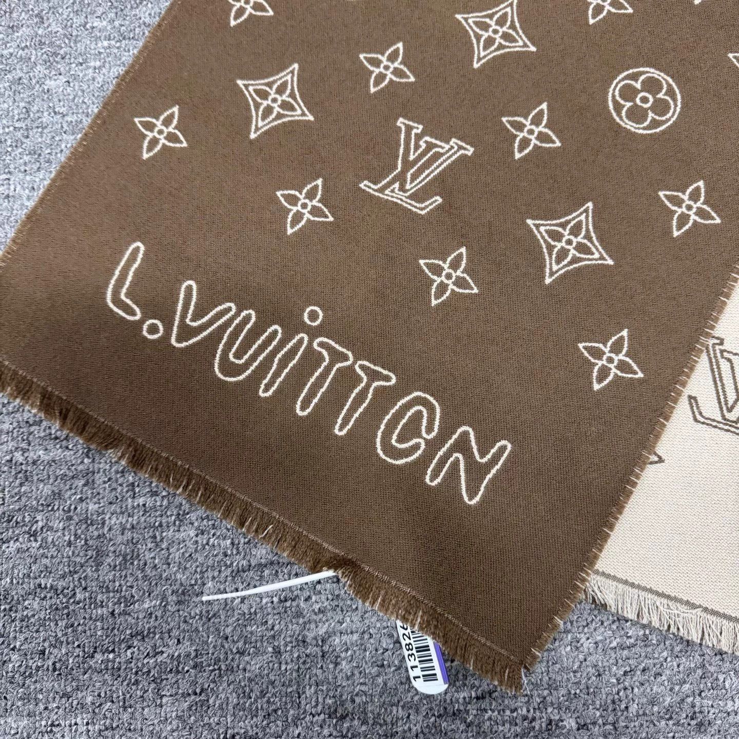 Louis Vuitton LV New Double Sided Monogram Wool Scarf Mint Size ONE SIZE - 4 Thumbnail