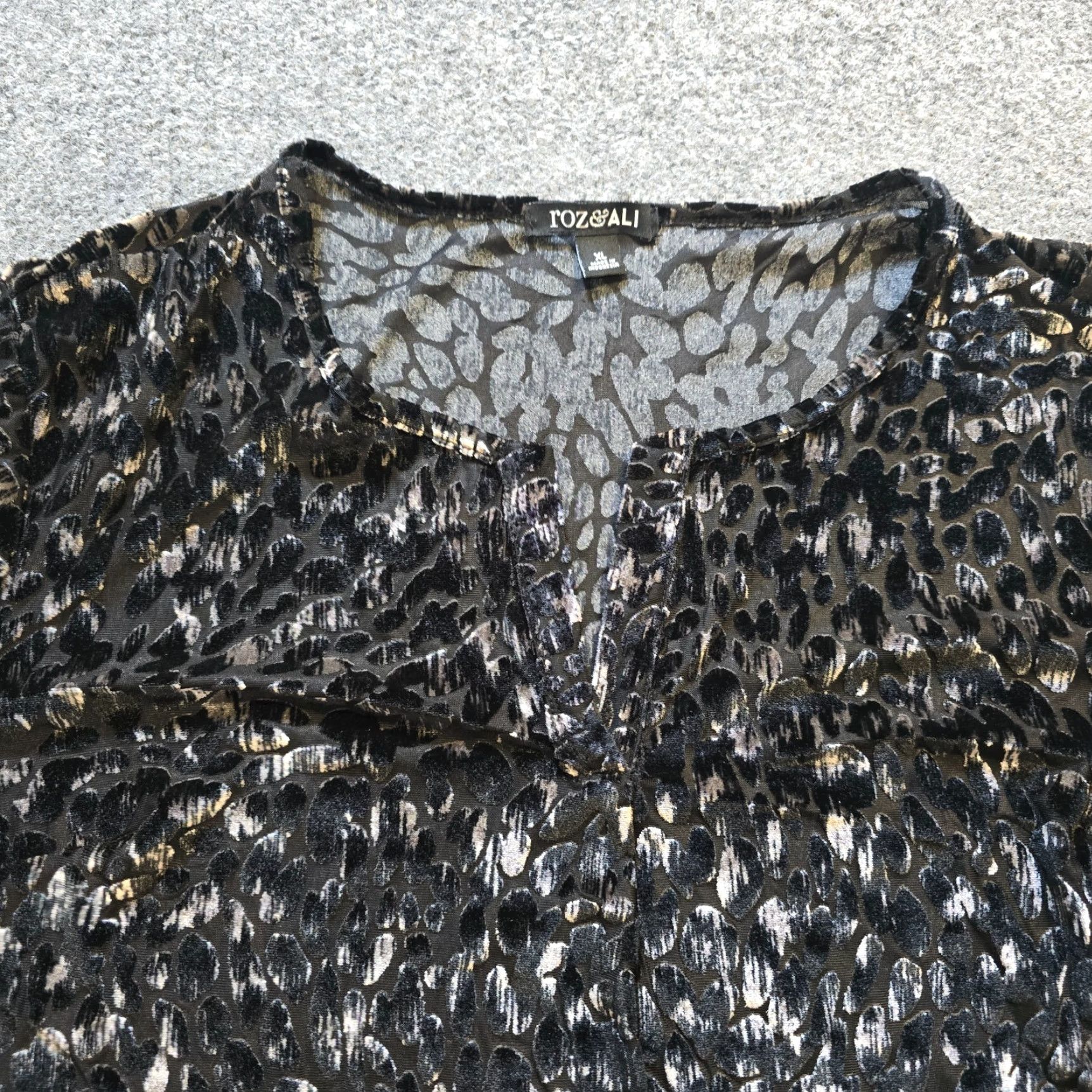 Velvet Roz Ali Top Womens Large Black Velvet Burnout Sheer 3/4 Sleeve Casual Capsule Size L / US 10 / IT 46 - 2 Thumbnail