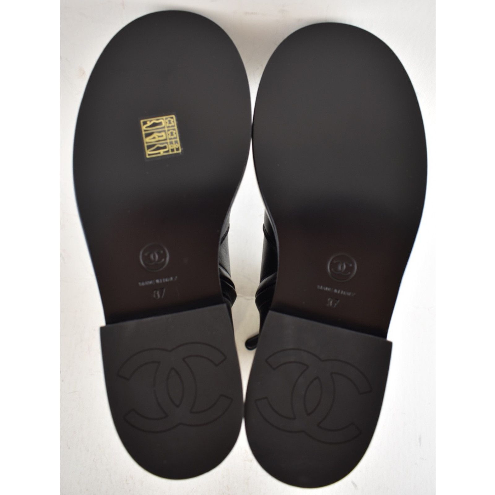 Chanel Chanel 24K Black Calfskin Pearl CC Western Ankle Boots 37 Size US 6 / IT 36 - 15 Thumbnail