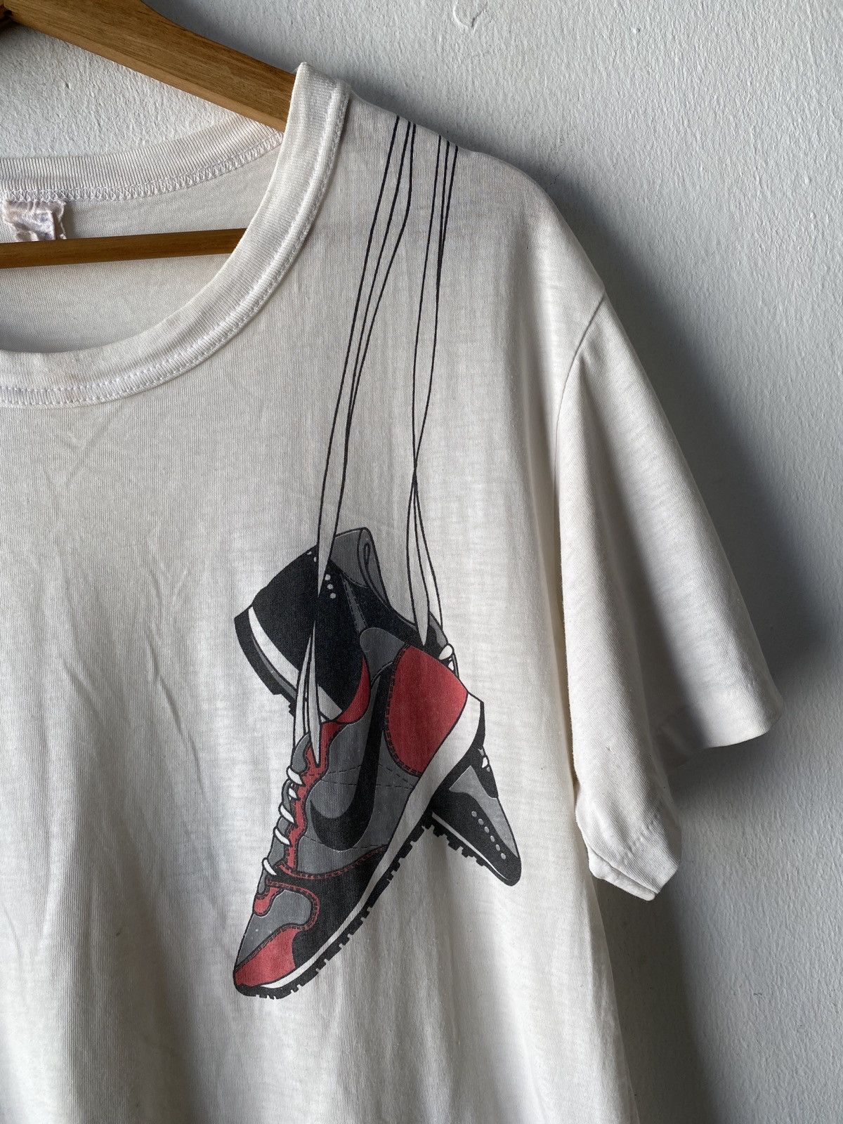 Nike × Vintage 1980s - RARE Nike Vintage Shoe Running T Shirt Size US M / EU 48-50 / 2 - 7 Thumbnail