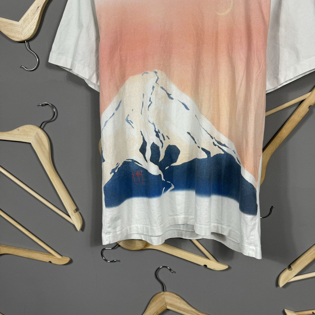 Japanese Brand × Uniqlo UNIQLO UT Hokusai M Pink Gradient Mount Fuji Graphic T-Shirt Size US M / EU 48-50 / 2 - 3 Thumbnail