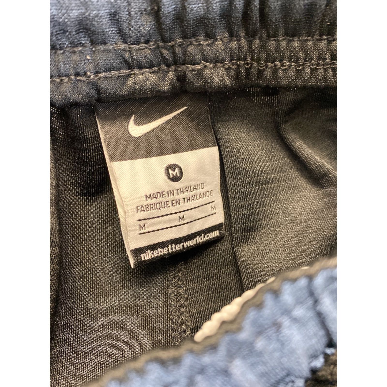 Nike Nike Athletic Shorts teens M 14-16 Black Embroidered Swoosh Logo/ 35-88 Size US 31 - 8 Thumbnail