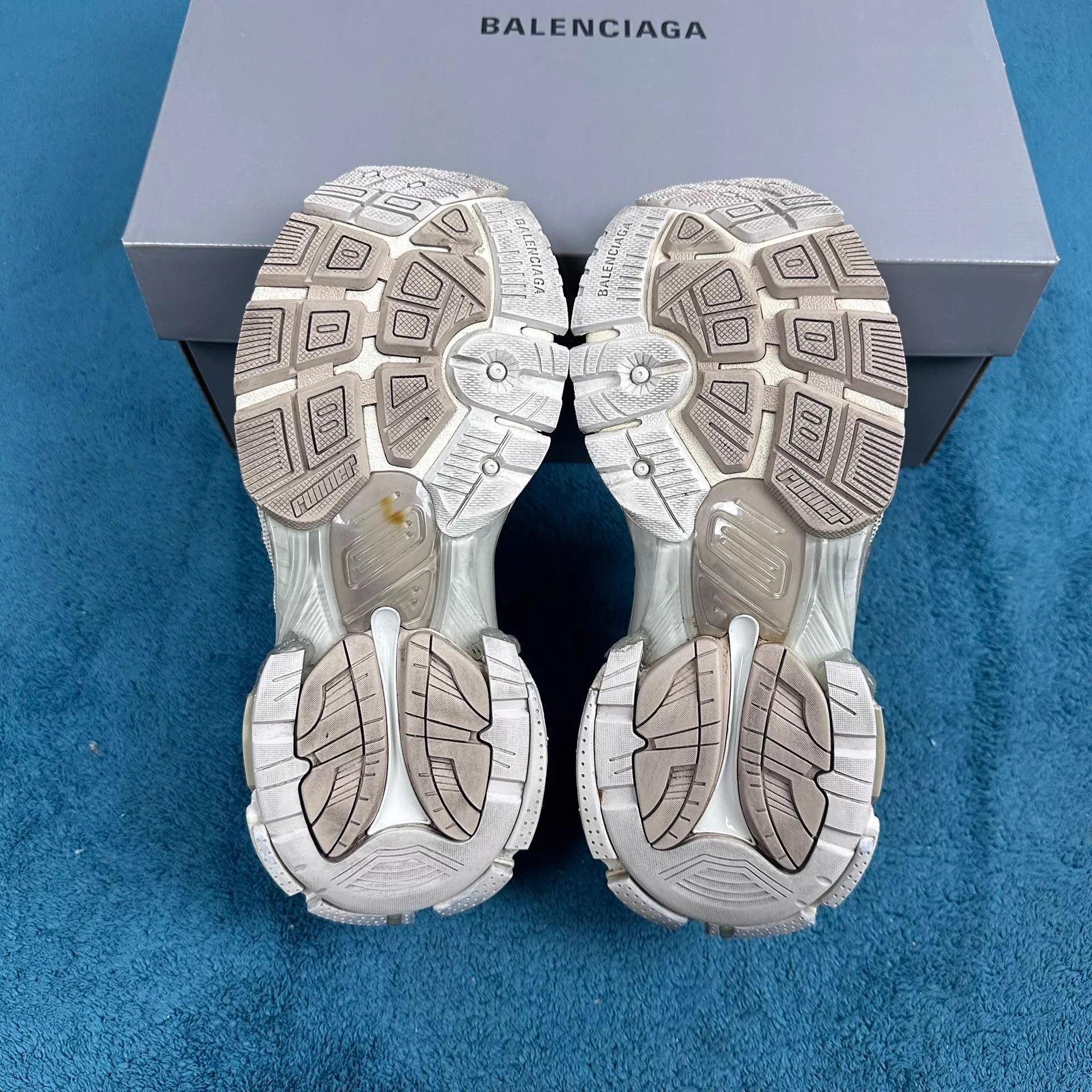 Balenciaga Balenciaga Runner Fabric Dad Shoe Beige 36 Size US 5.5 / IT 35.5 - 5 Thumbnail