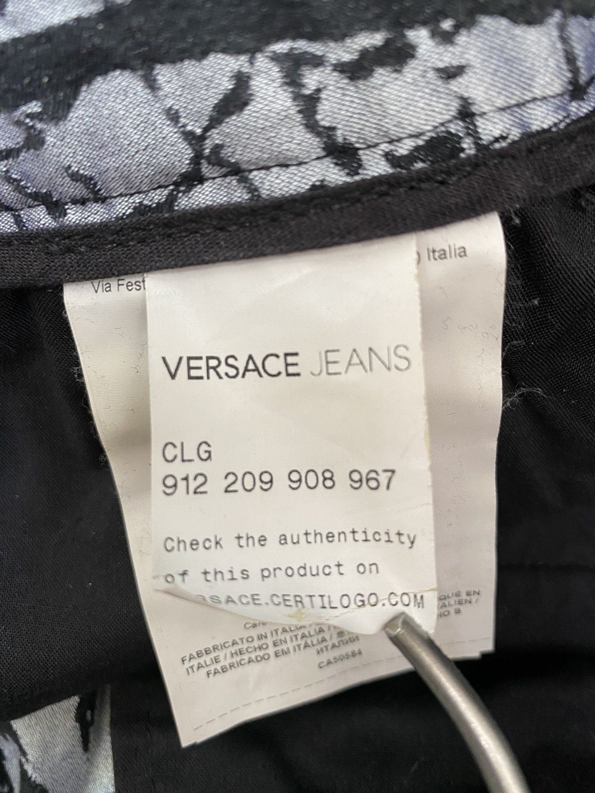 Versace Embossed design jeans Size US 32 / EU 48 - 11 Thumbnail