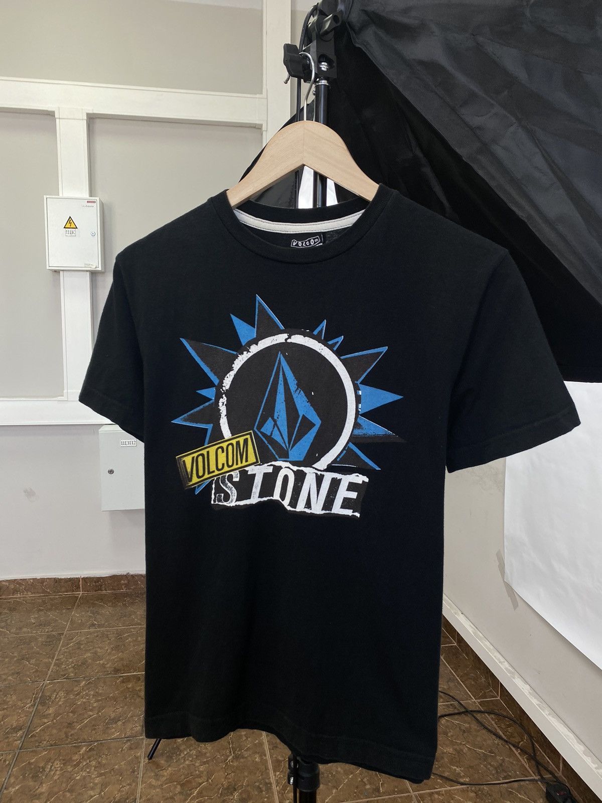 Volcom 🇺🇸 Vintage 90s Volcom Skate Center Logo T-Shirt Rare Retro Size US M / EU 48-50 / 2 - 1 Thumbnail