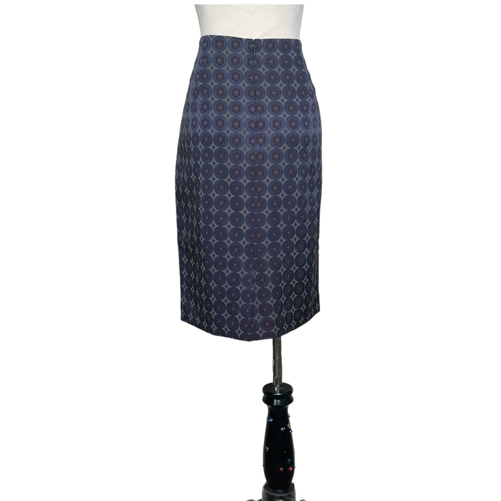 Ann Taylor ANN TAYLOR Navy Blue Red Floral Geo Circle Pencil Skirt SZ 4 Size 30" / US 8 / IT 44 - 11 Thumbnail