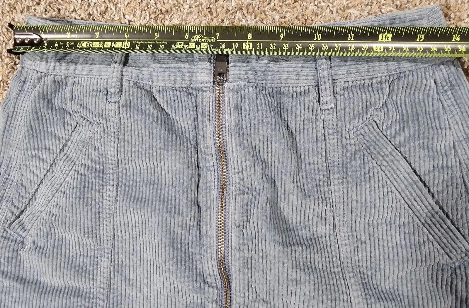Designer American Eagle Skirt Women’s Size 2 Mini Skirt Corduroy Blue Size 26" / US 2 / IT 38 - 4 Thumbnail