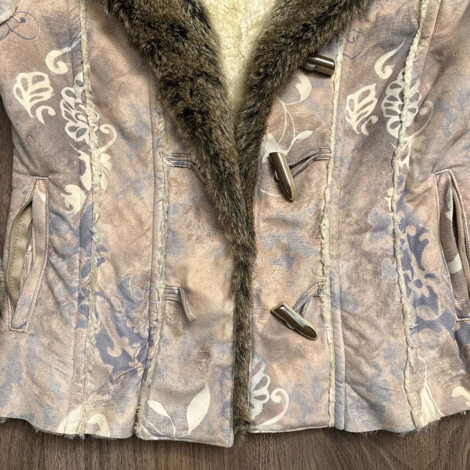 Vintage Women's 6 Skea Painted Faux Shearling Fur Jkt Coat USA Made Size M / US 6-8 / IT 42-44 - 3 Thumbnail