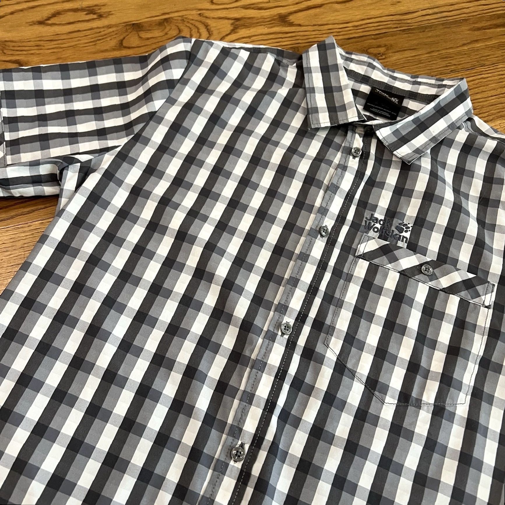 Jack Wolfskin Jack Wolfskin Mens Outdoor Shirt Regular Check Short Sleeve L Gray Button-Up Pocket Zipper All Seasons Casual Size US L / EU 52-54 / 3 - 6 Thumbnail