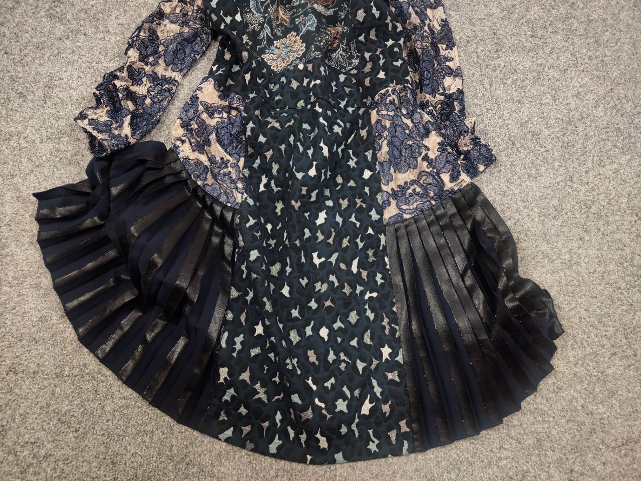 Missoni Save The Queen Mid-length dress combined fabric lace sleeve Size M / US 6-8 / IT 42-44 - 7 Thumbnail