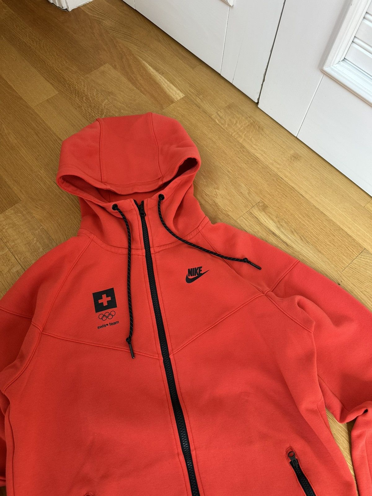 Nike Tech Fleece Zip Hoodie Swiss Team Red Fit