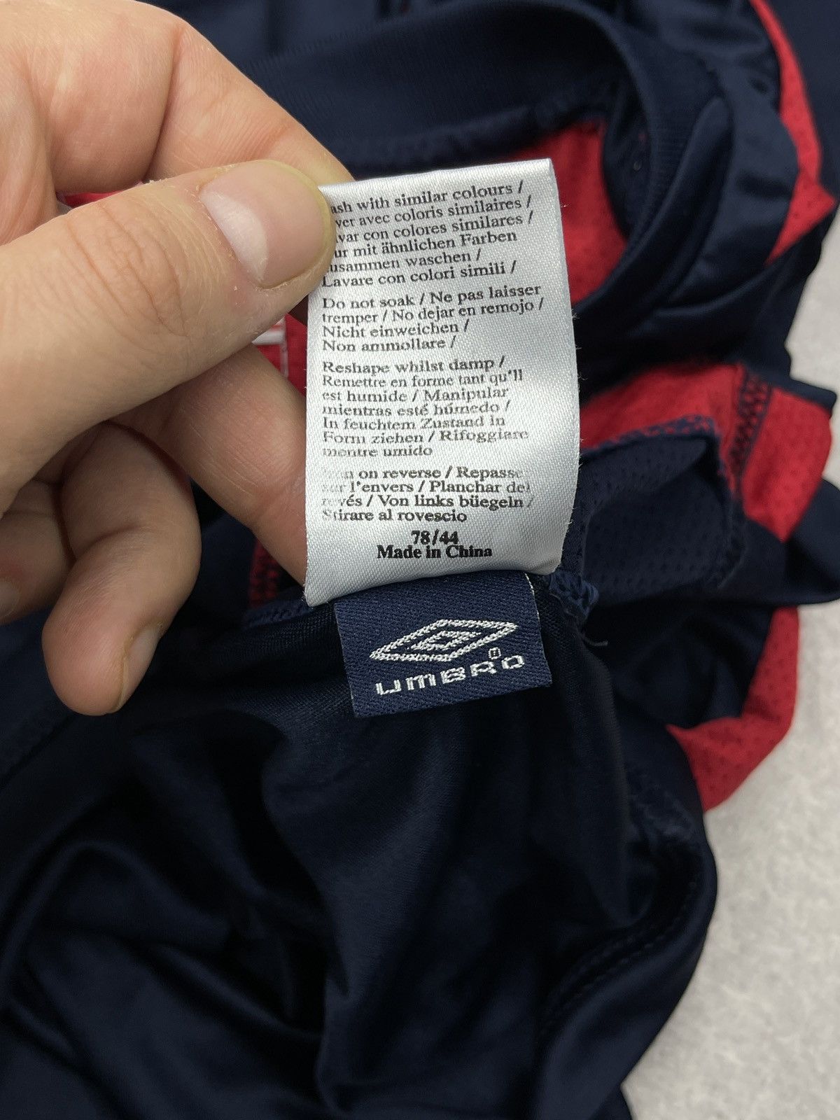 Umbro Vintage Umbro England Soccer Jersey Navy Y2K Football Size US L / EU 52-54 / 3 - 10 Thumbnail