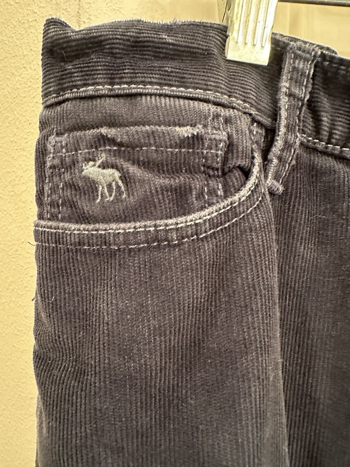Abercrombie & Fitch Women’s Abercrombie & Fitch navy blue corduroy pants. Size 4 Size 27" / US 4 / IT 40 - 2 Thumbnail