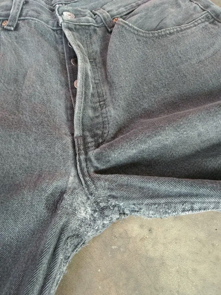 Levi's 90s Vintage Levi's 501 Made In USA Distressed Jeans 32x31 Size US 32 / EU 48 - 5 Thumbnail