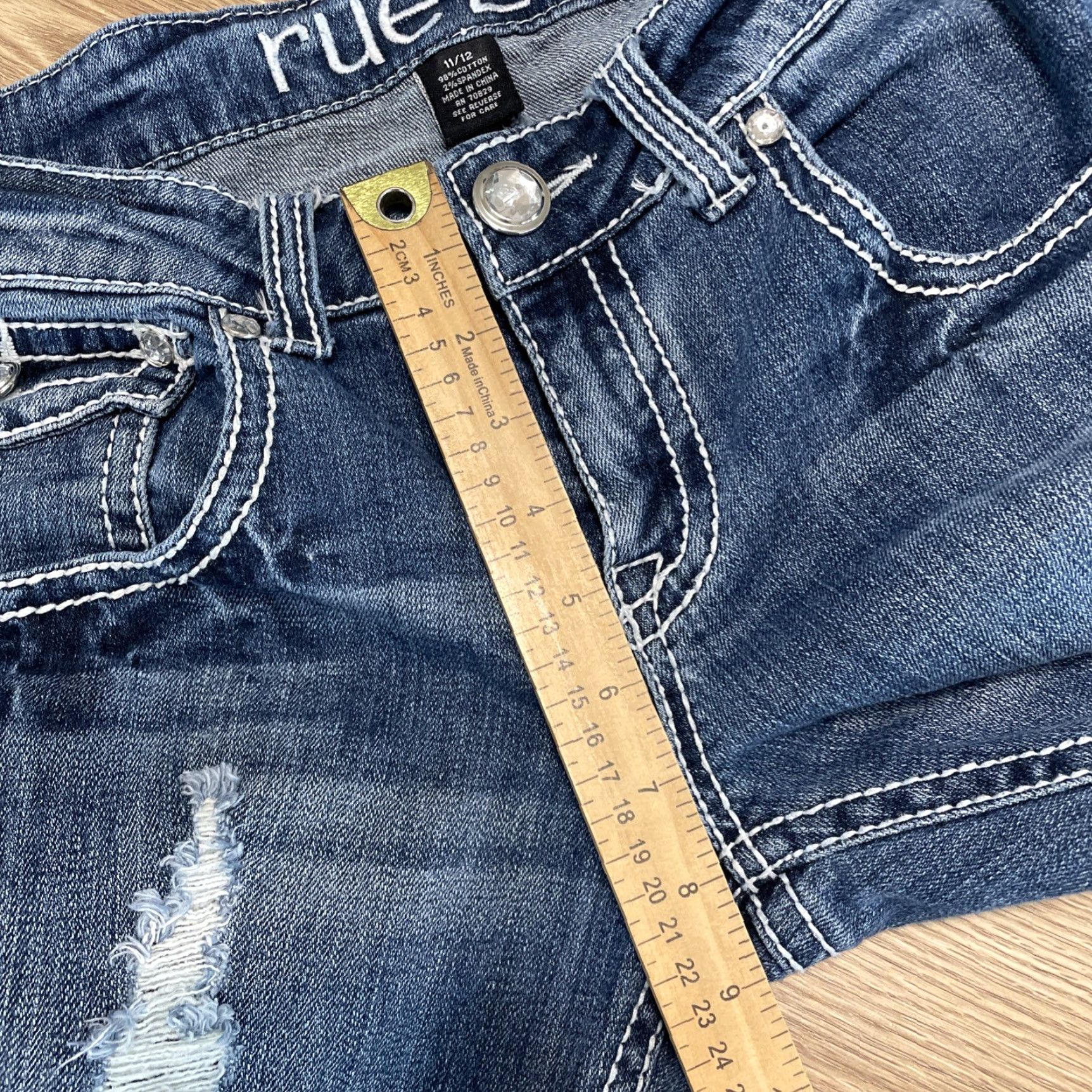 Vintage VINTAGE Rue 21 Womens Capri Jeans Low Rise Distressed Blue Denim Size 11/12 Size 32" / US 10 / IT 46 - 5 Thumbnail
