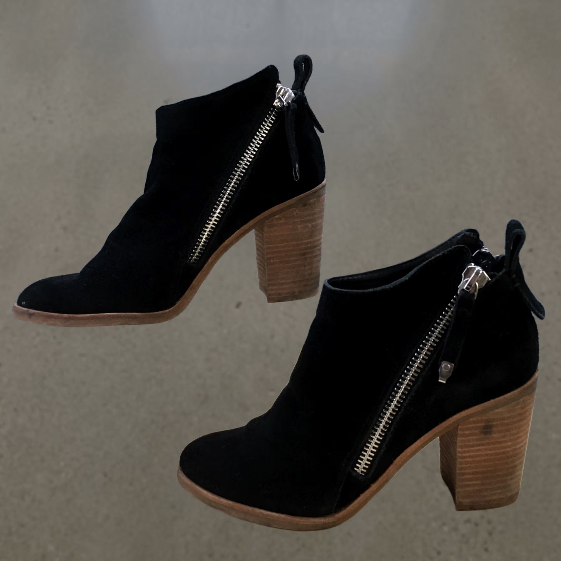Dolce Vita Dolce Vita Boots Womens 9 Ankle Booties Block Heels Casual Black Leather Zipper Shoes Size US 9 / IT 39 - 1 Thumbnail