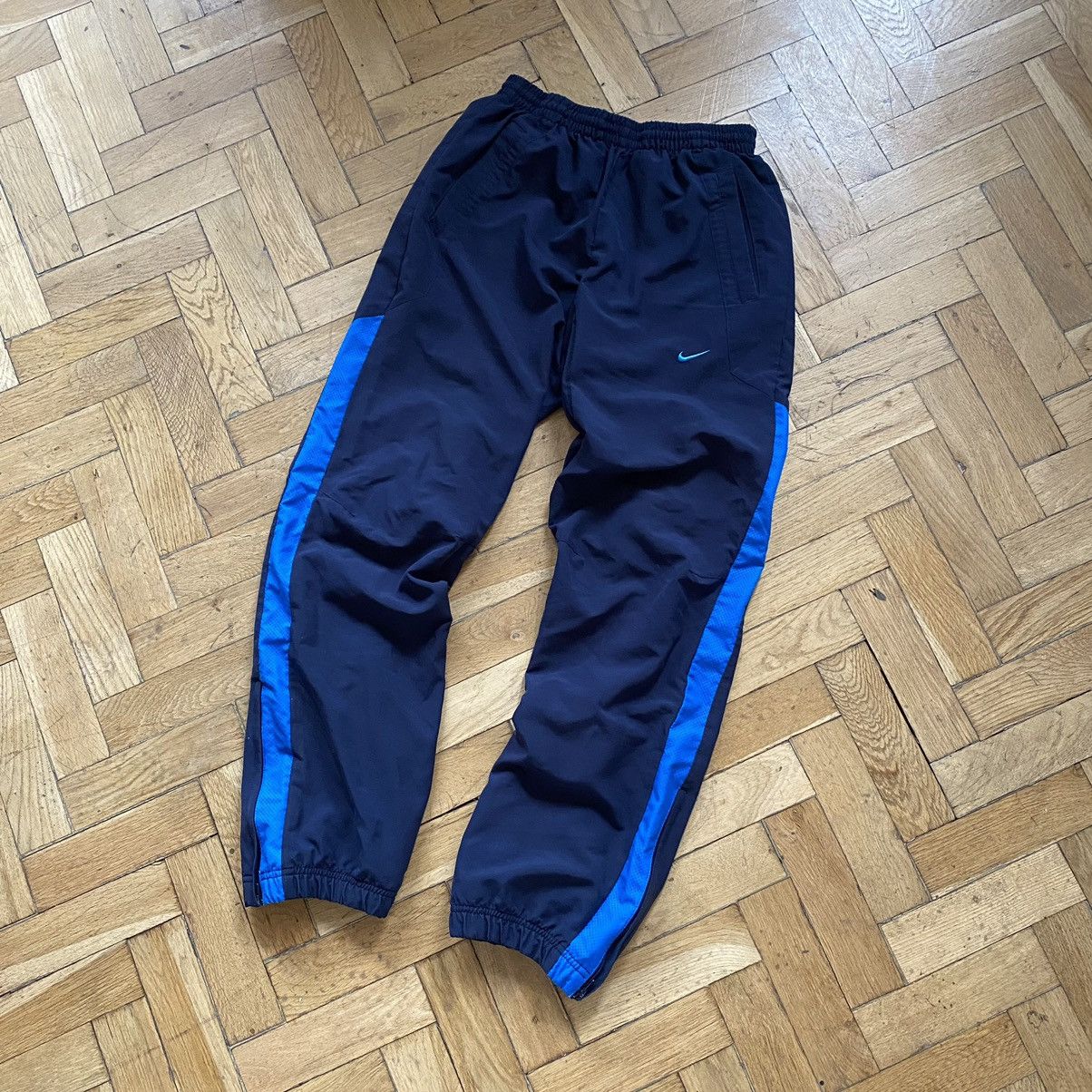 Vintage Vintage Nike Nylon Pants Track 00s Swoosh Striped Drill Y2K Size US 32 / EU 48 - 1 Thumbnail