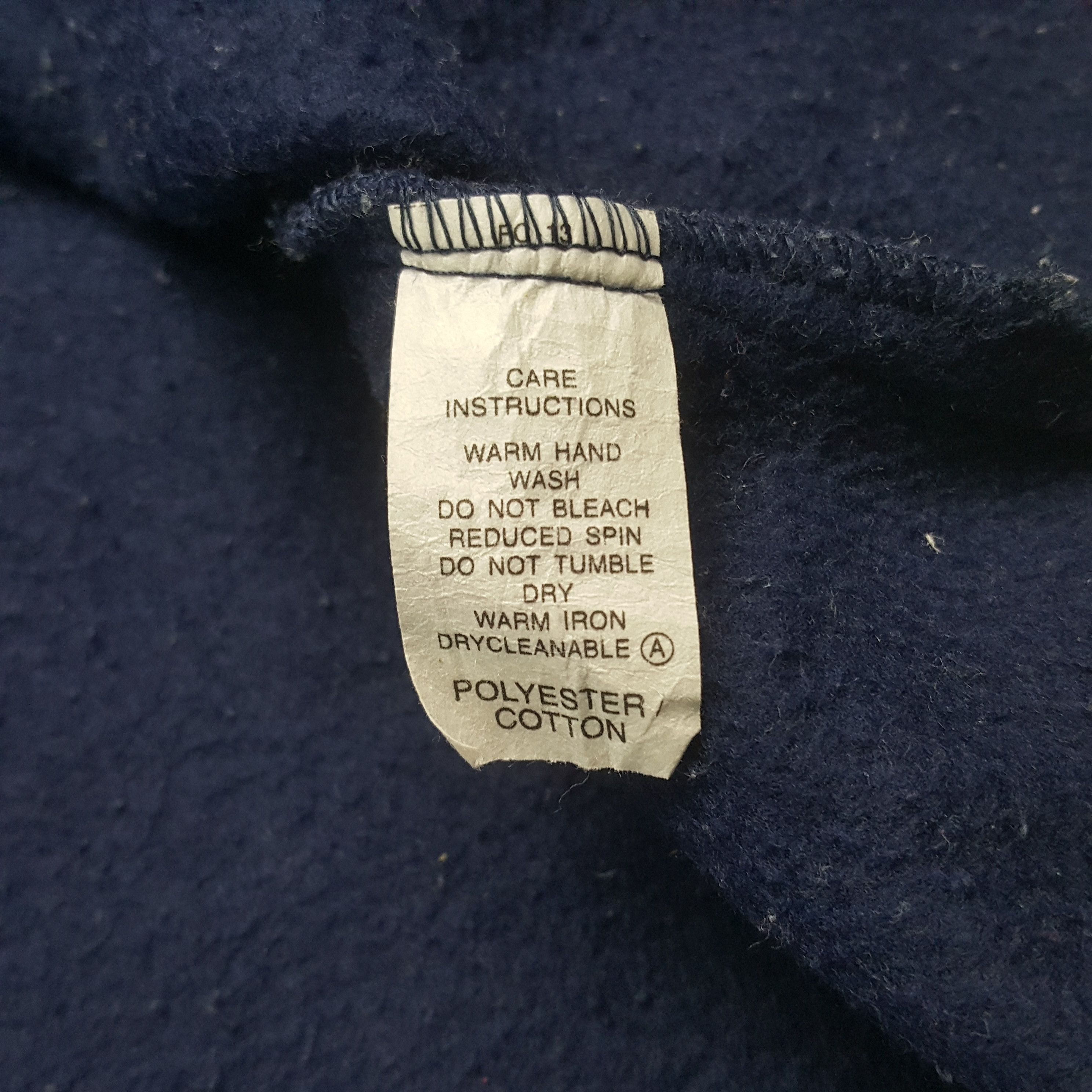 Hard Rock Cafe Vintage Hard Rock Surfers Parades Sweatshirt Size US L / EU 52-54 / 3 - 8 Thumbnail