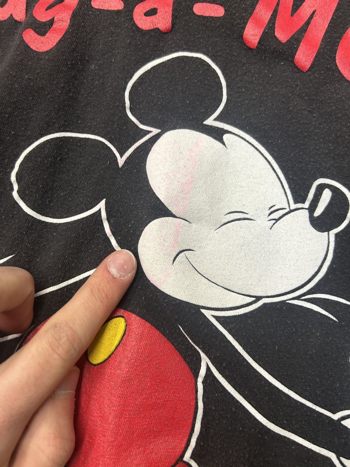 Disney × Vintage 90s Vintage Disney Mickey Mouse Hug A Mouse Tee S/M Size US M / EU 48-50 / 2 - 4 Thumbnail