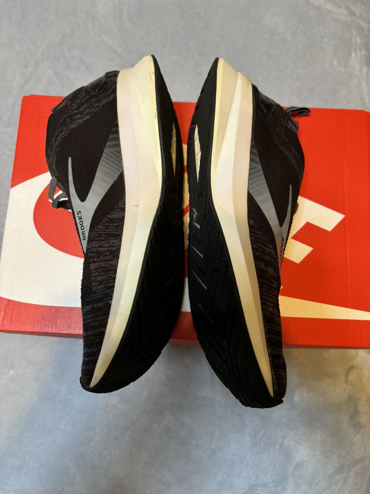 Brooks Brooks Levitate 4 Black White Size 9.5 Size US 9.5 / EU 42-43 - 4 Thumbnail