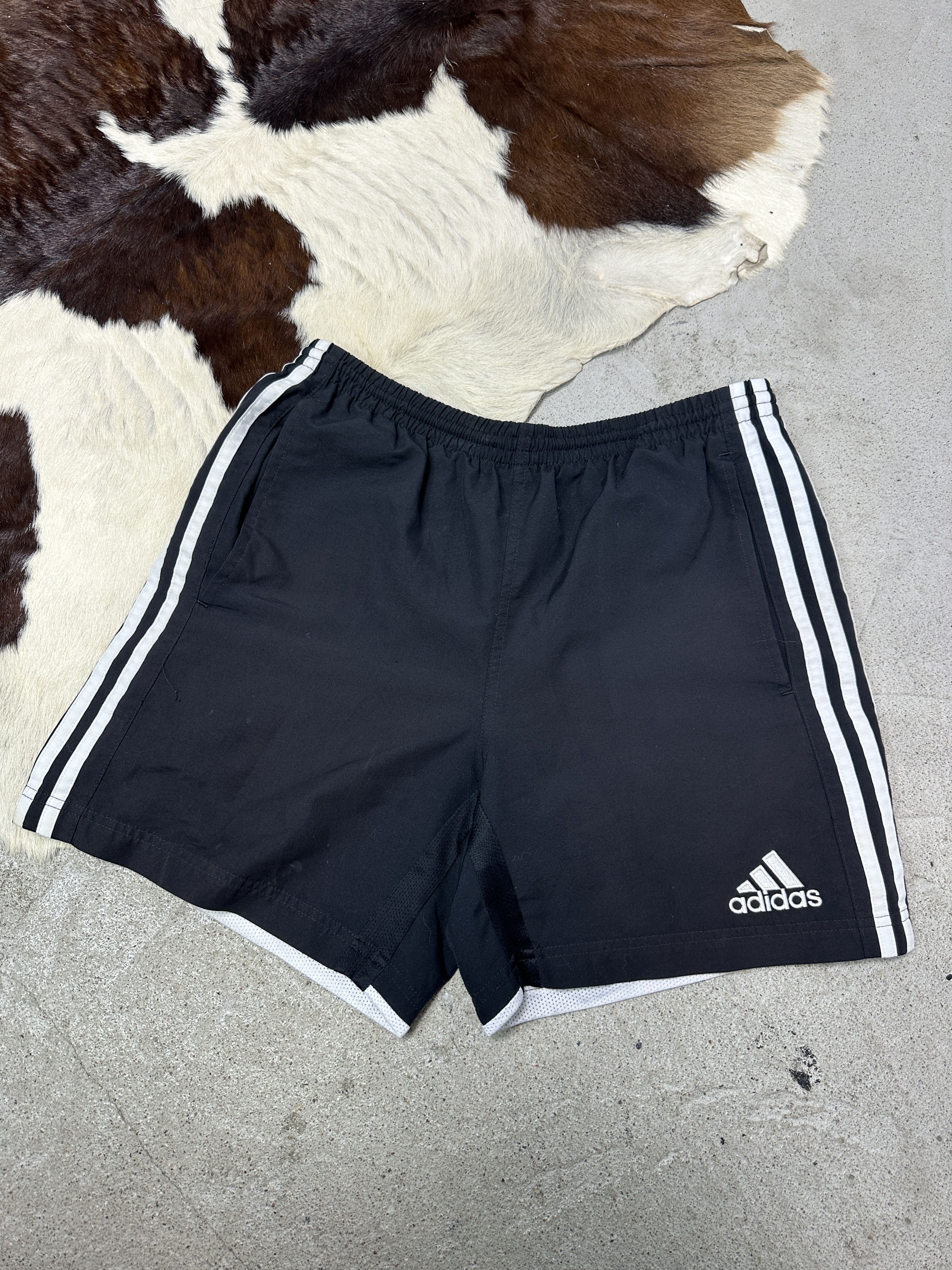Adidas Vintage Sporty Streetwear Adidas Women's Shorts Y2K Size 28" / US 6 / IT 42 - 2 Thumbnail