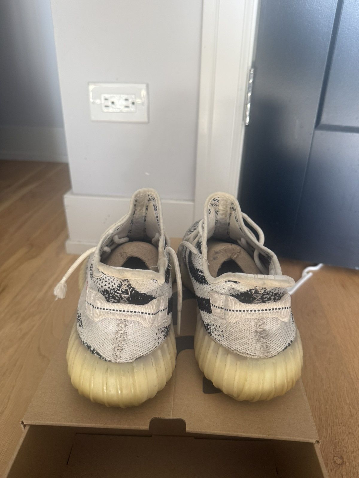 Yeezy Yeezy Zebra V2 Size US 11 / EU 44 - 3 Thumbnail