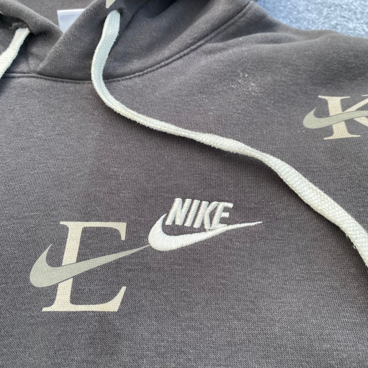 Nike Vintage Nike Swoosh Sportwear Distressed Hoodies Size US M / EU 48-50 / 2 - 3 Thumbnail