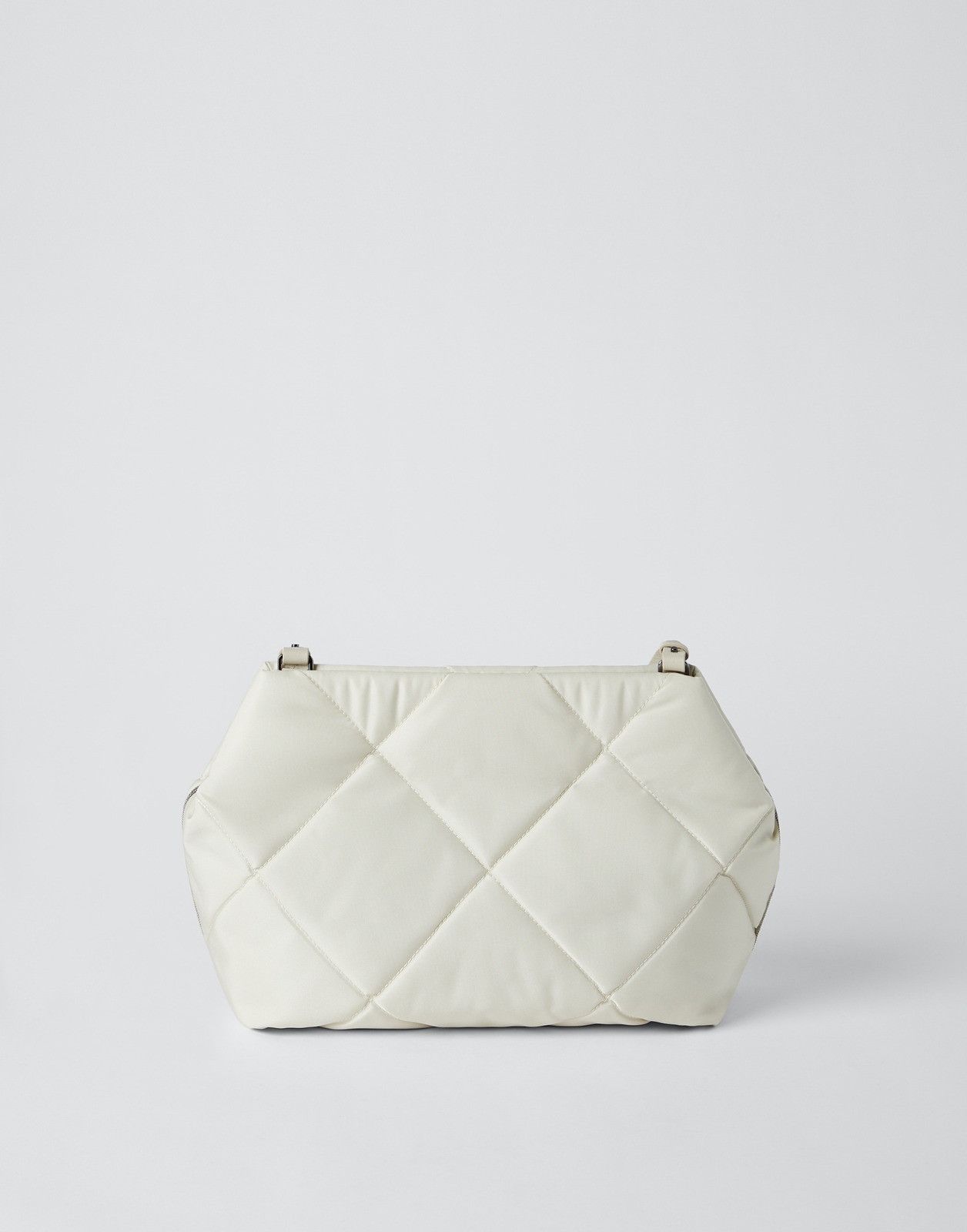 o1la1rc1a0225 Size: OS / Shoulder Strap Bag in White