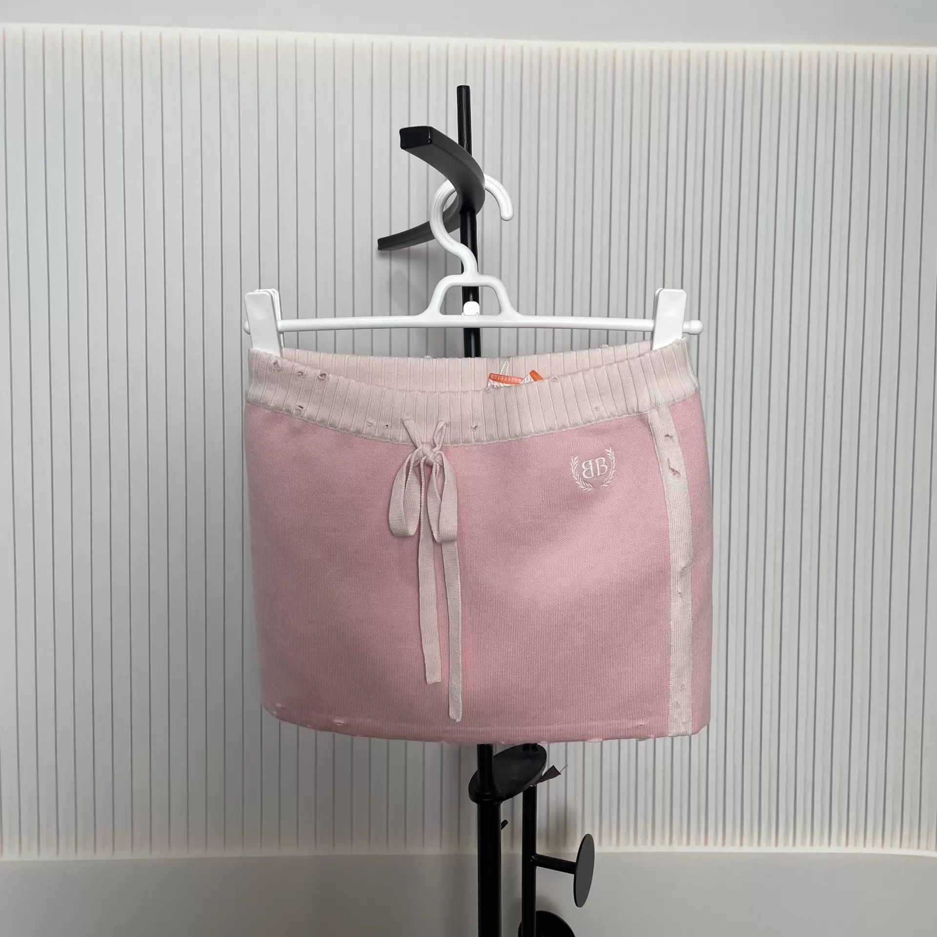Balenciaga Balenciaga Knit Mini Skirt Pink S 250602VHHQC01 Size 26" / US 2 / IT 38 - 1 Thumbnail
