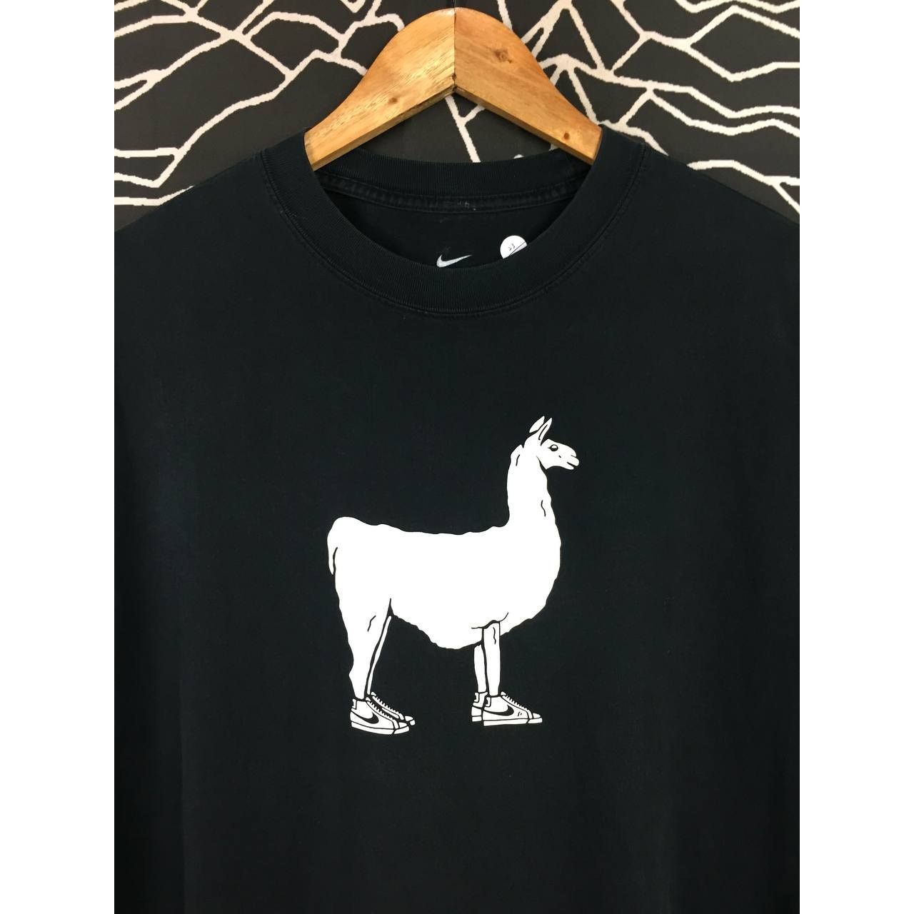 Nike Nike SB Llama Skateboarding Graphic Tee Size L Size US L / EU 52-54 / 3 - 3 Thumbnail