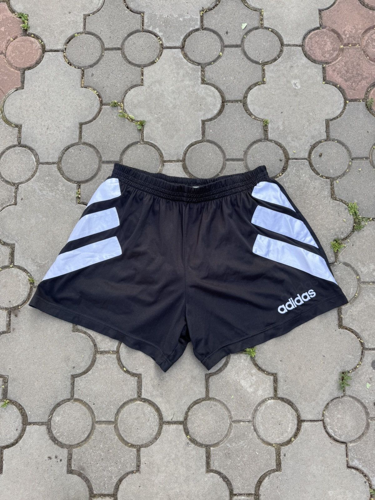 Adidas Vintage Adidas Retro Three Stripes Shorts Y2K Size US 32 / EU 48 - 1 Thumbnail