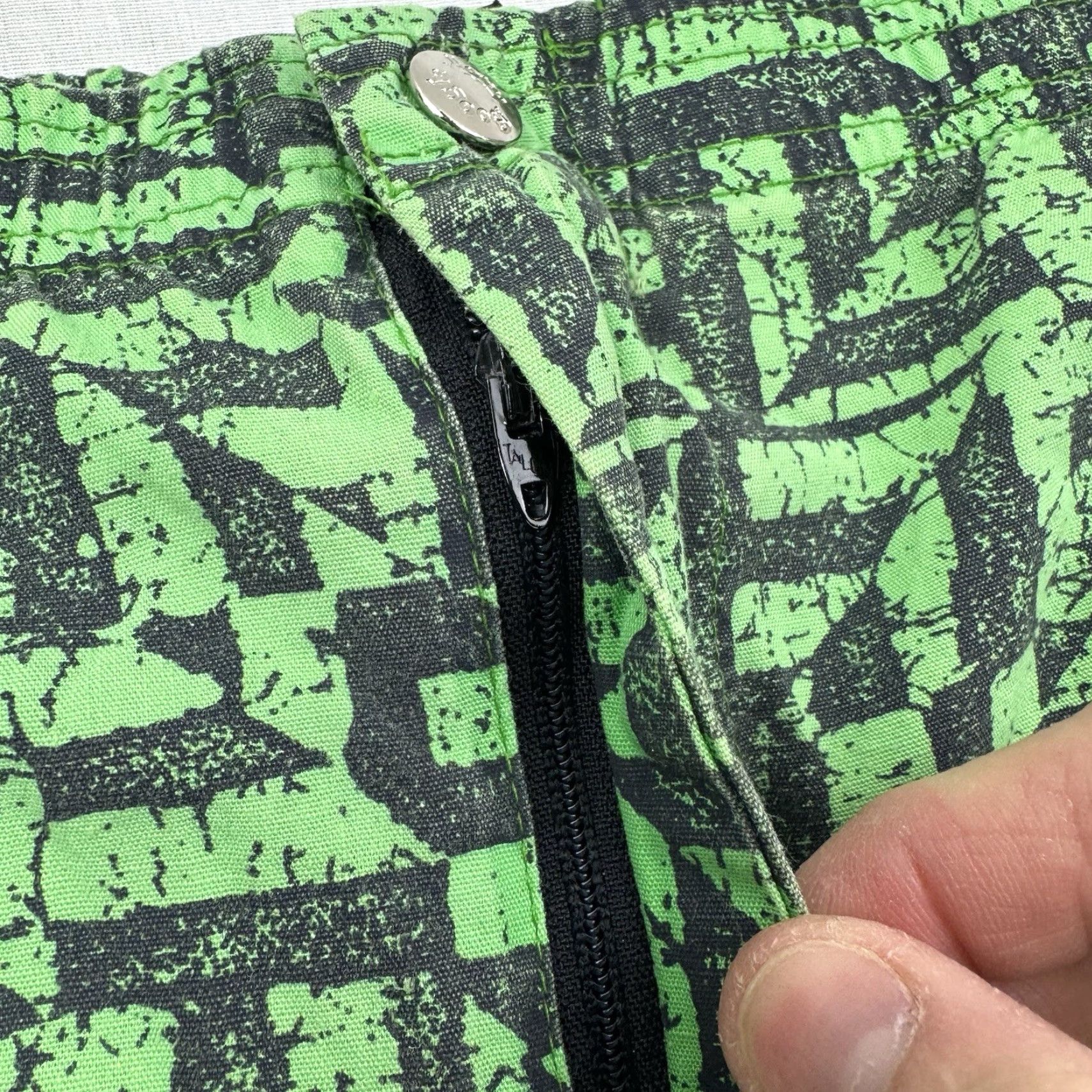 Vintage VINTAGE Morey Boogie Shorts Men Adult Medium Surfing Beach Hipster 1980s Green Geometric Pockets 34 Inseam 4 in USA Size US 31 - 2 Thumbnail