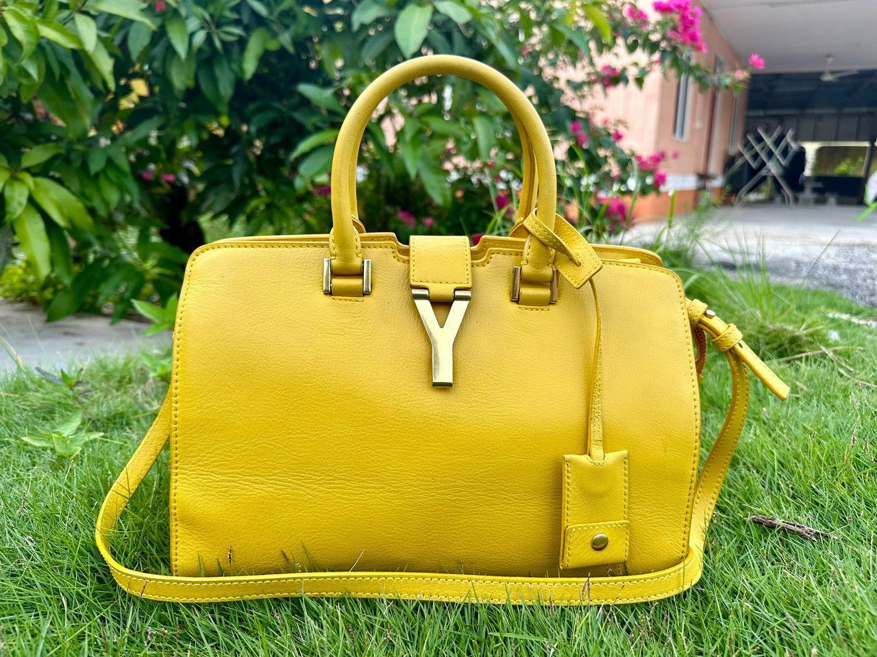 Yves Saint Laurent Authentic Yves Saint Laurent Smooth Small Y Cabas Tote Bag Size ONE SIZE - 1 Thumbnail