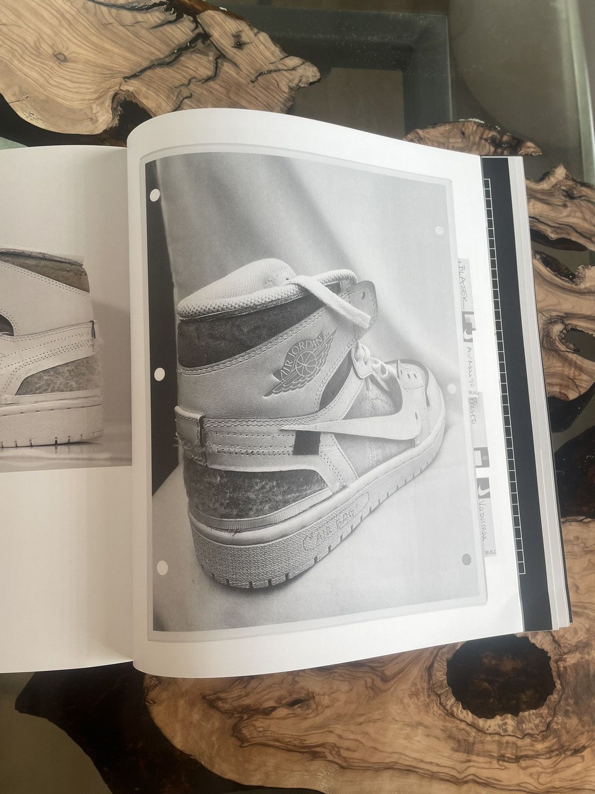 Nike × Off-White Virgil Abloh. Nike. ICONS Coffee Table Book Size ONE SIZE - 13 Thumbnail