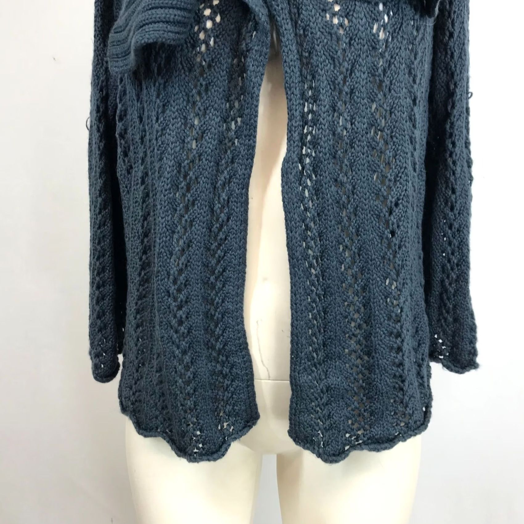 Saks Fifth Avenue SIGNATURE SAKS FIFTH AVENUE - WOMEN’S LARGE KNIT CARDIGAN, GRAY, COLLARED, 24 IN PIT TO PITCH, 21 IN SHOULDER TO HEM Size L / US 10 / IT 46 - 3 Thumbnail