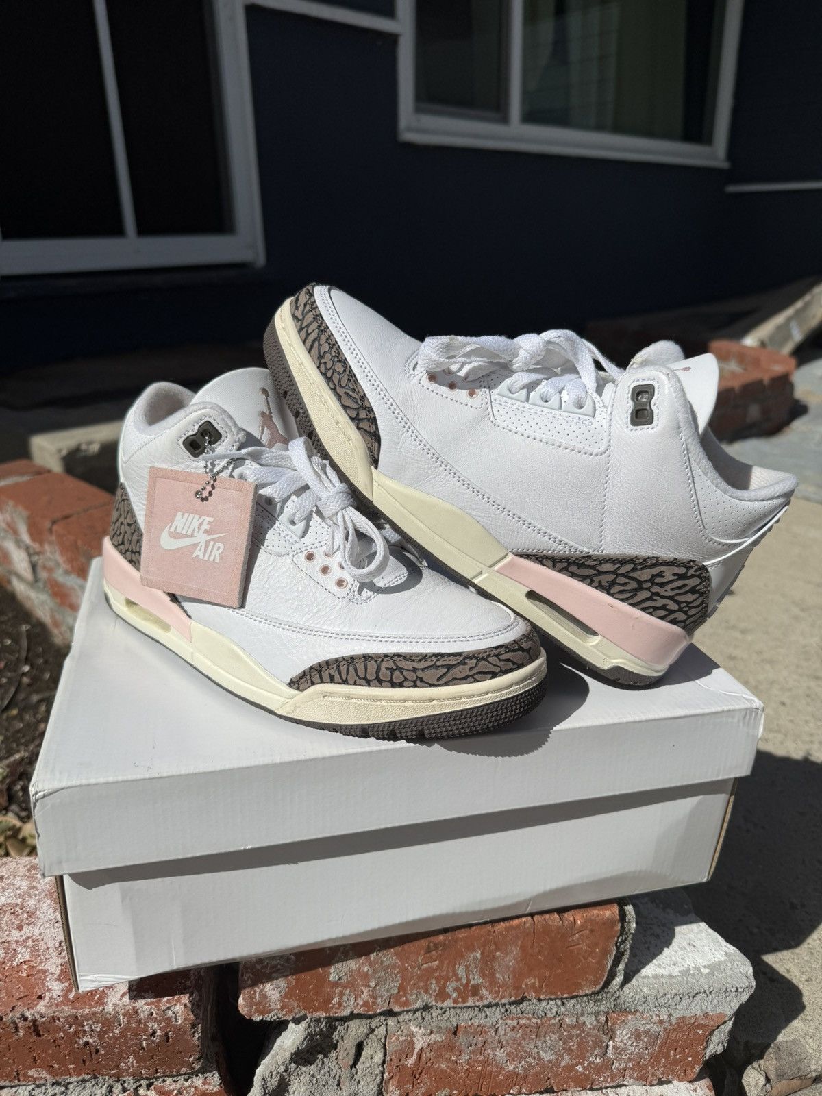 Jordan Brand WMNS AIR JORDAN 3 “Neapolitan” Size US 9 / IT 39 - 1 Thumbnail