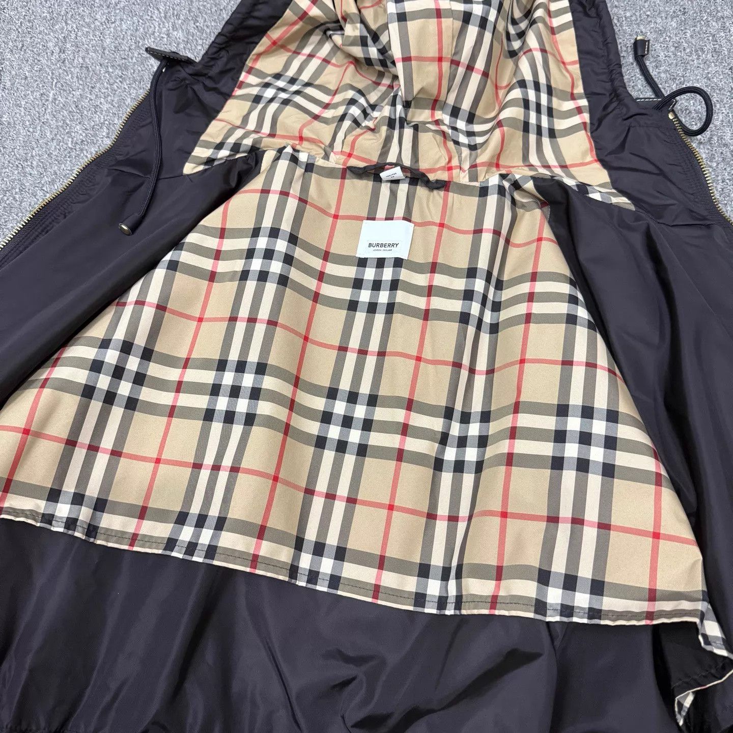 Burberry Burberry light hooded drawstring waist black jacket UK4 new Size XS / US 0-2 / IT 36-38 - 4 Thumbnail