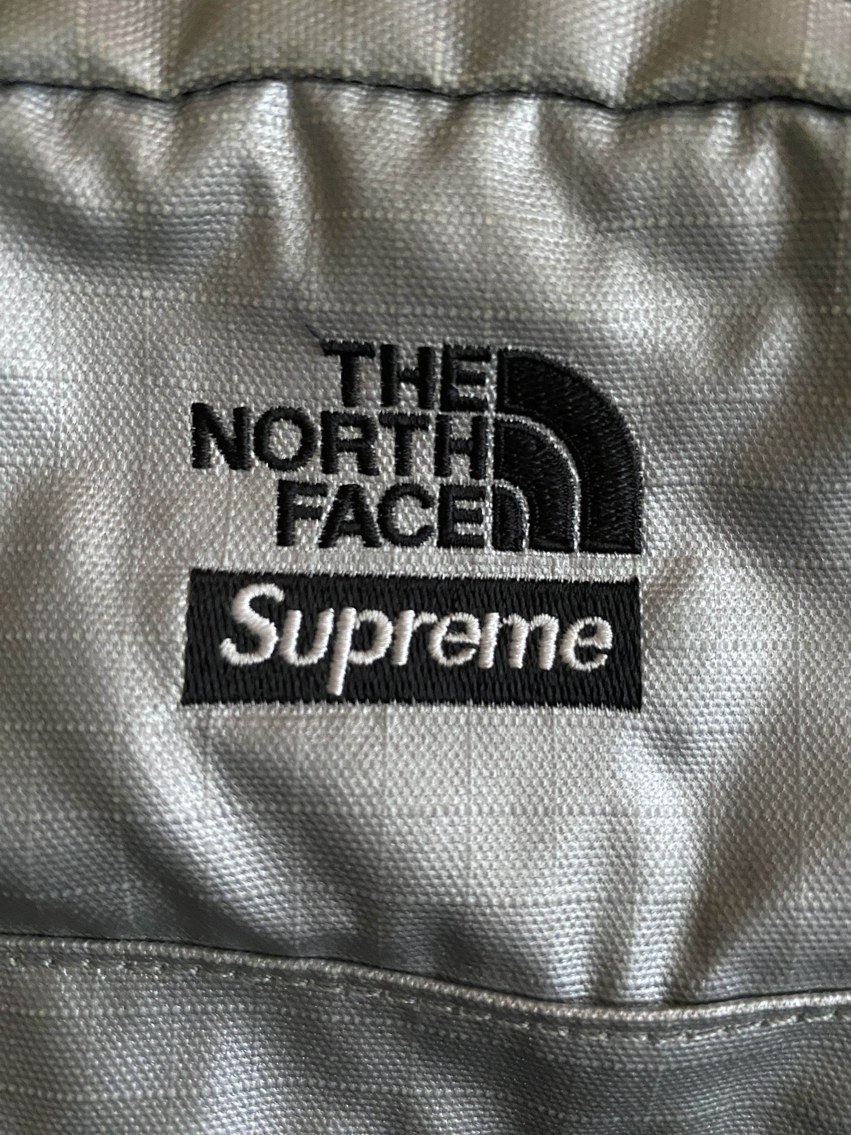 Supreme × The North Face Metallic Shoulder Bag SS18 Size ONE SIZE - 2 Thumbnail