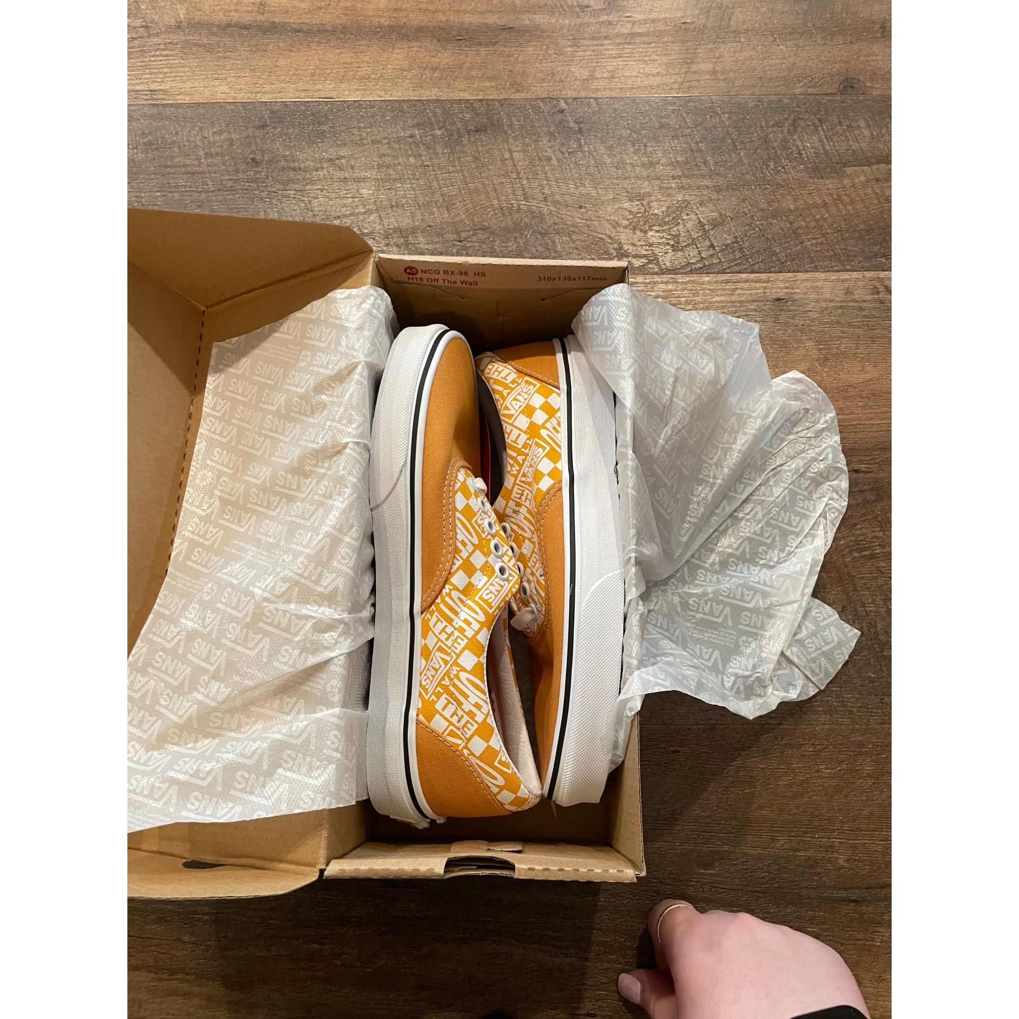 Vans Vans Era Off The Wall Golden Nugget VN0A54F13S61 Men’s 7.5 W Size US 7.5 / EU 40-41 - 3 Thumbnail