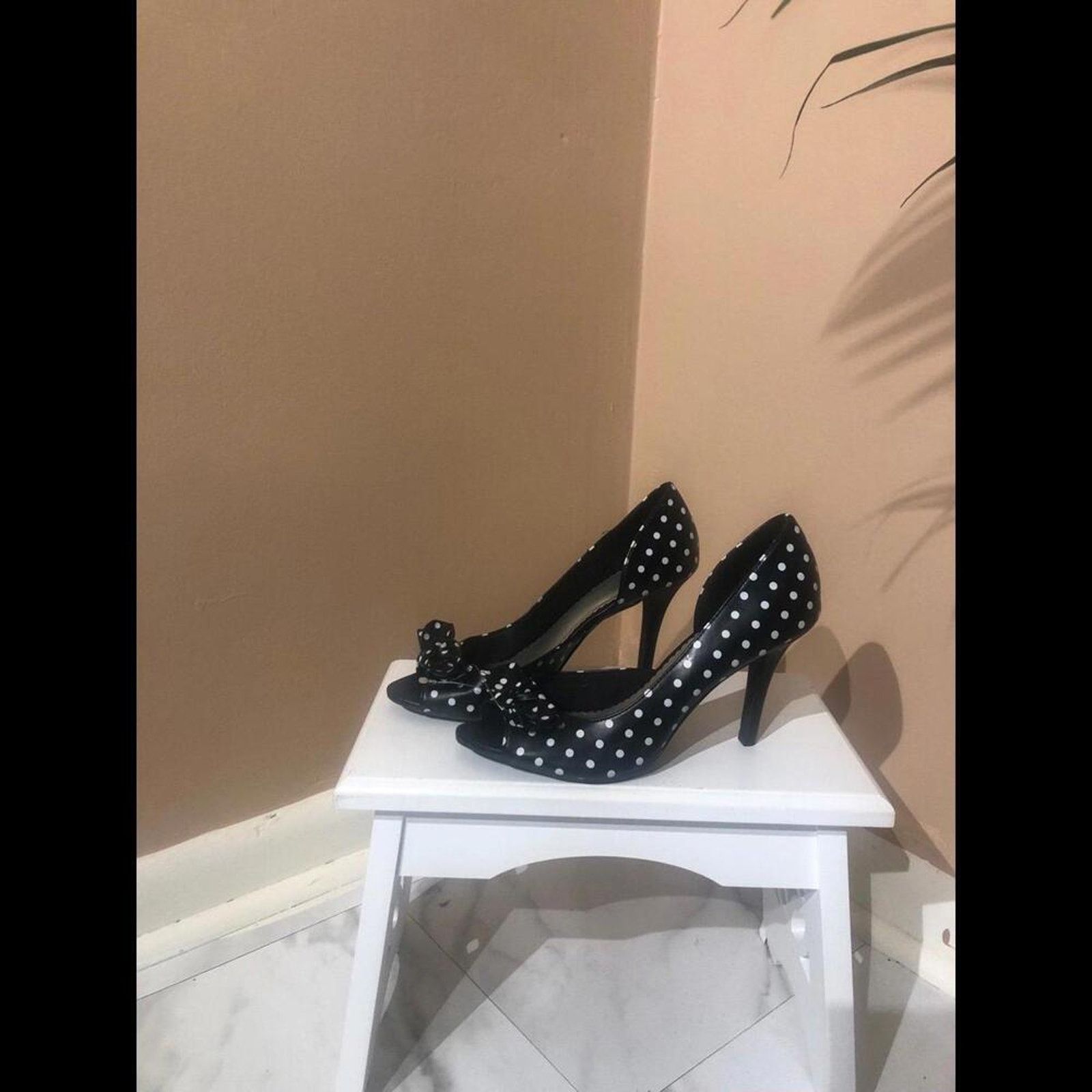 Vionic Fioni polka Dot peekaboo toe side open Heel pumps Size US 8 / IT 38 - 3 Thumbnail