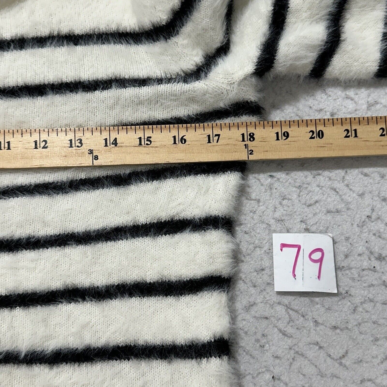 Old Navy Old Navy Small Crewneck White Black Striped Pullover Sweater Size S / US 4 / IT 40 - 8 Thumbnail